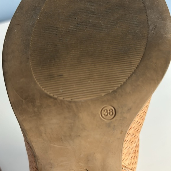 Fun, sturdy summer heels. Comfortable!! Worn and loved but def far from done! - Picture 7 of 13